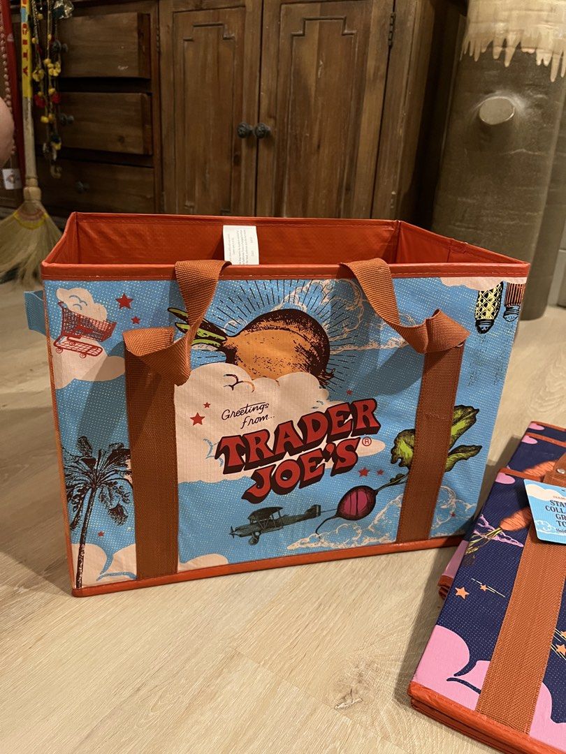 Trader Joe’s Grocery Tote Bag Box (Category: Food Organization & Storage) located in Paranaque City. Submitted by xysabelle (Listing ID 1470731934, Image 2). Description: From US to PH 🇵🇭🇺🇸 This is actually so sturdy! Can be used as storage Tote bags, insulated bags, grocery bags available Will ship first week of November ETA 1-2 months Limited stocks available! Send PM for orders 🤍 📍BF Homes, Parañaque.