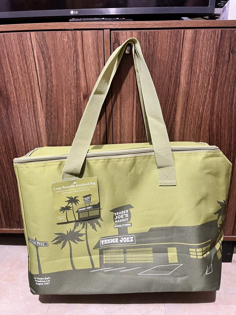 Trader Joe's Large Reusable Insulated Bag (Category: Tote Bags) located in Binan City. Submitted by toddnguyen_ (Listing ID 1470646361, Image 1). Description: - Authentic Trader Joe's insulated grocery bag - Color: Stylish olive green with vintage store and palm tree graphic, Pasadena California - Capacity: Large 8-gallon volume for groceries or travel - Condition: Brand new with tag still attached .