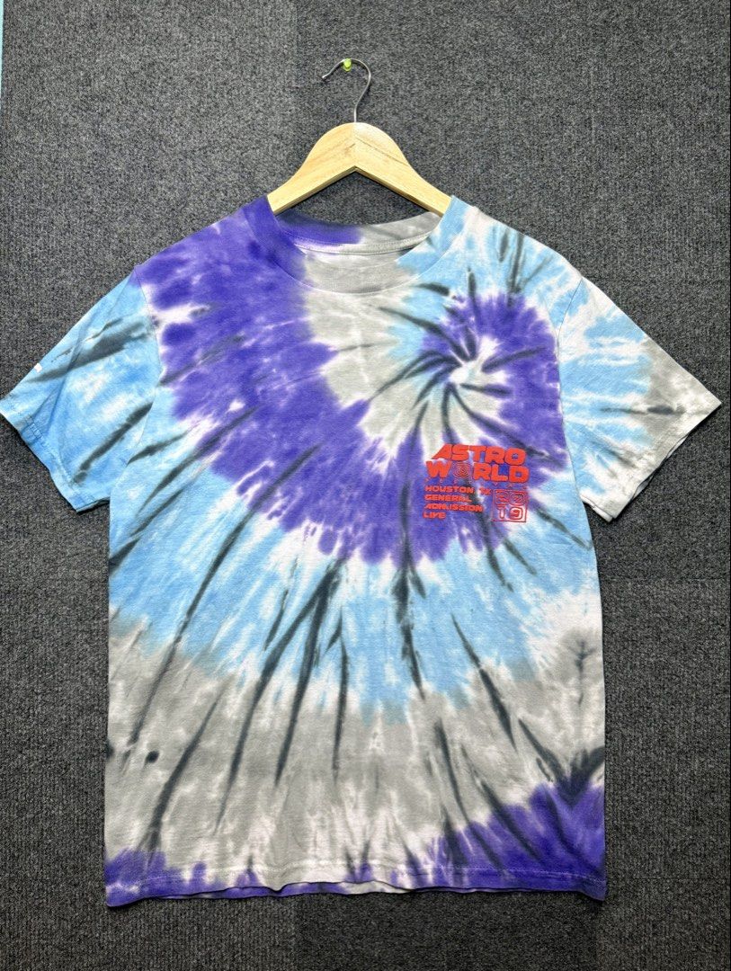 Travis Scott Astroworld Official Souvenir (Category: Tshirts & Polo Shirts ) located in Baguio. Submitted by thriftcoded_2600 (Listing ID 1470580094, Image 2). Description: - Item: Travis Scott Astroworld Festival 2019 Merch Tee - Condition: Excellent -Color rate:10/10 - Size: Medium - Authenticity guaranteed .