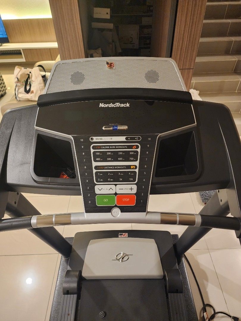 Treadmill (Category: Cardio & Fitness Machines) located in Puchong. Submitted by fiercefish_3f85a6 (Listing ID 1470724820, Image 3). Description: big machine with floor mate.