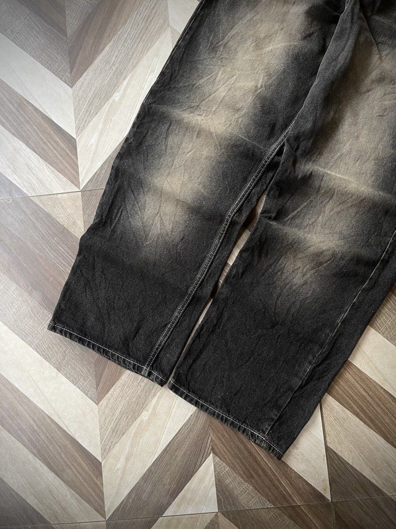 Trillion Black Mud Washed Baggy Jeans (Category: Jeans) located in Pagadian. Submitted by thrift.wrld (Listing ID 1470653586, Image 3). Description: ( Trillion Black Mud Washed Baggy Jeans ) Dimensions: • Waist: 32 • Length: 43 • Thigh: 13 • Hem: 9.6 Drop Prices: • Mine: 500 + ₱9O shipping fee (sf) Details: • 1O/1O Color rate • Flawless, As new condition with zero flaws • Need wash • Hard Denim.