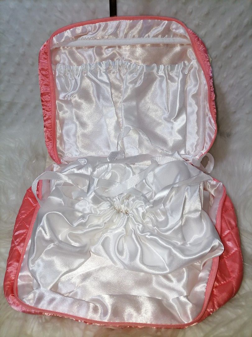 Triump Quilted Travel Pouch (Category: Purses & Pouches) located in Butuan. Submitted by az-branded.items (Listing ID 1470561402, Image 2). Description: Brand new pa Authentic item From Japan.