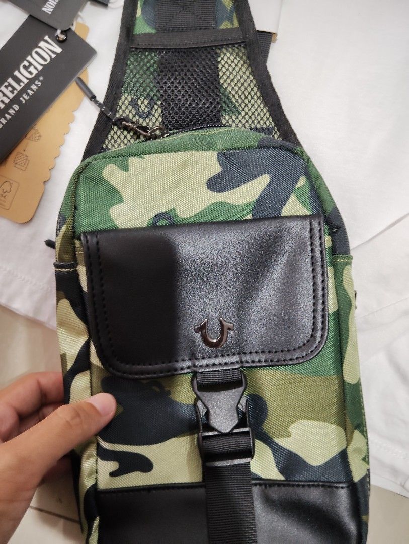 Tru Religion Bundle (Category: Activewear) located in Gapan. Submitted by momsbasement (Listing ID 1470614603, Image 2). Description: True religion Bundle bag shirt long sleeve 3000 Pesos Aspack .