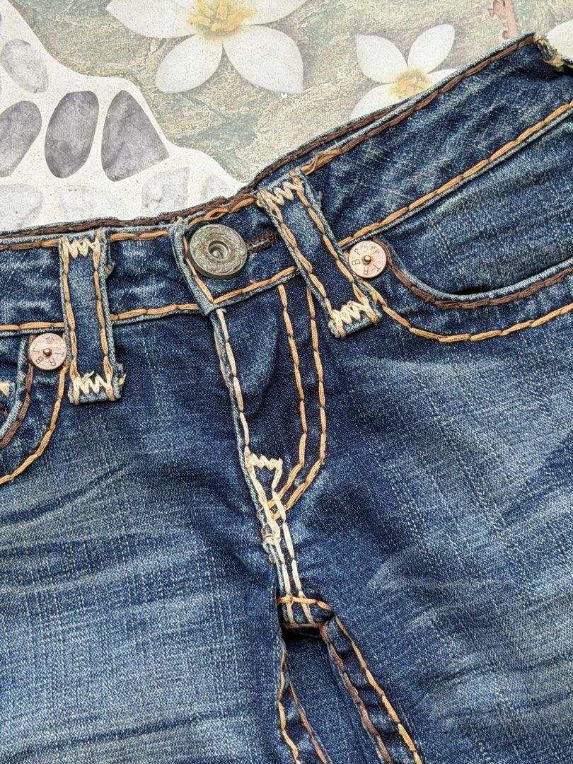 True Religion Low Rise Jeans (Category: Jeans) located in Manila. Submitted by angelconscious (Listing ID 1470718137, Image 3). Description: Price is very negotiable, Dimes (approx, will measure again) L: 38 in .