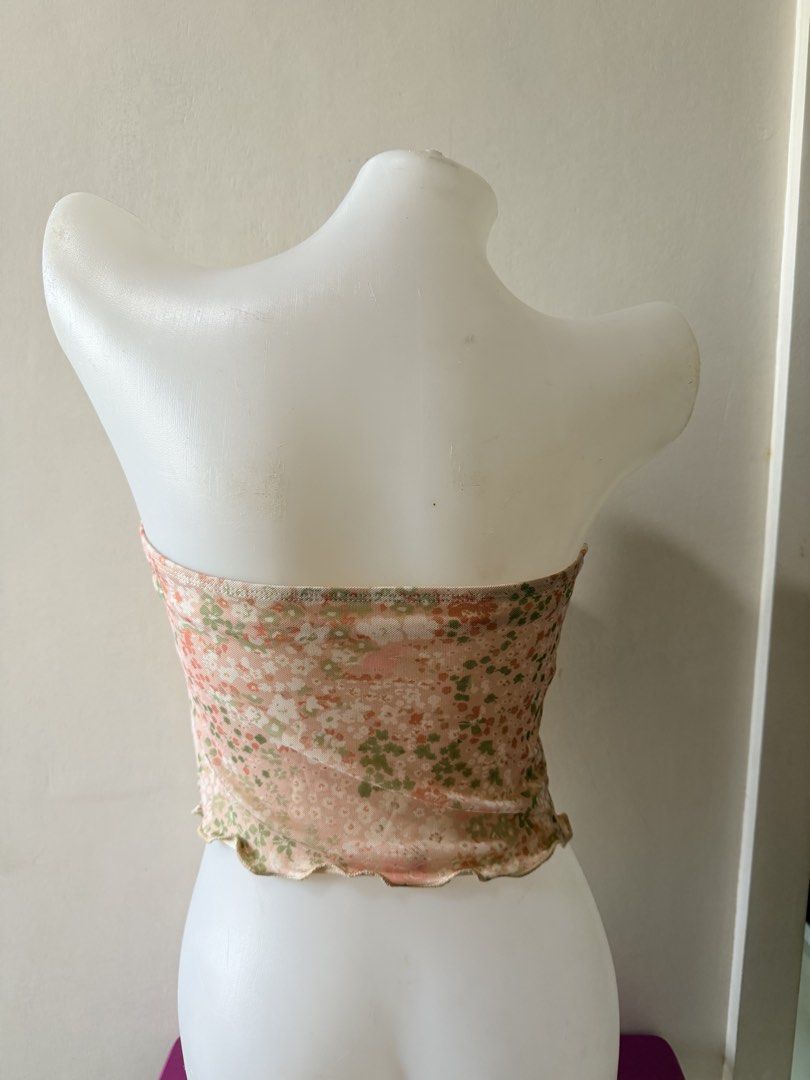 Tube blouse printed (Category: Blouses) located in Manila. Submitted by hellokittyjhoe (Listing ID 1470696114, Image 2). Description: Petite S size.