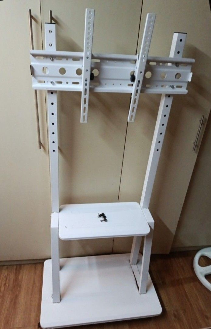 tv standart/hanging (Category: TV Parts & Accessories) located in Muntinlupa City. Submitted by markkeub (Listing ID 1470583718, Image 1). Description: tv standart/hanging pick up alabang send sameday lalamove or grab.