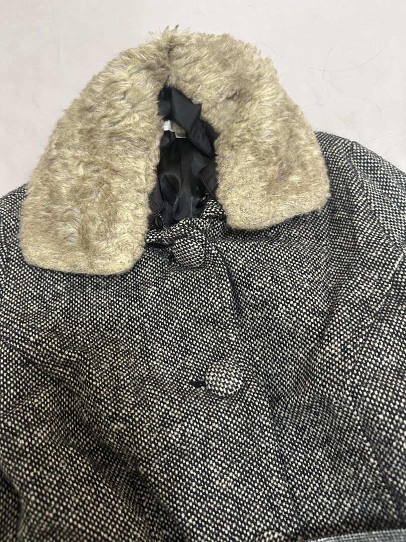 winter coat jacket (Category: Coats, Jackets and Outerwear) located in Pasig City. Submitted by shopmystuff.p (Listing ID 1470740481, Image 2). Description: Used once for my AU trip Good as new :) small to medium size :) .