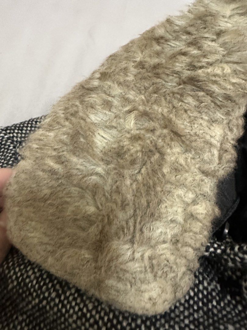 winter coat jacket (Category: Coats, Jackets and Outerwear) located in Pasig City. Submitted by shopmystuff.p (Listing ID 1470740481, Image 3). Description: Used once for my AU trip Good as new :) small to medium size :) .