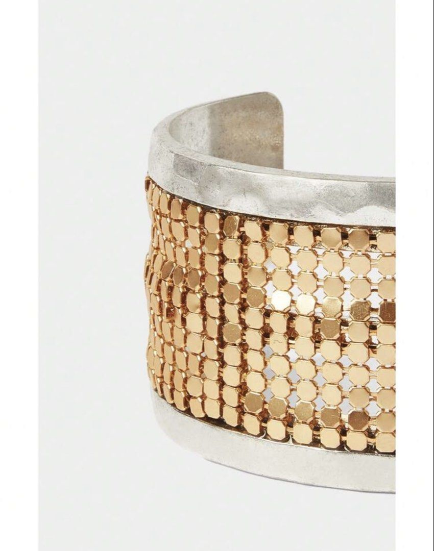 Two tone wide bangle (Category: Announcements) located in Las Pinas. Submitted by silvader (Listing ID 1470634887, Image 3). Description: Brand new Really nice in actual .