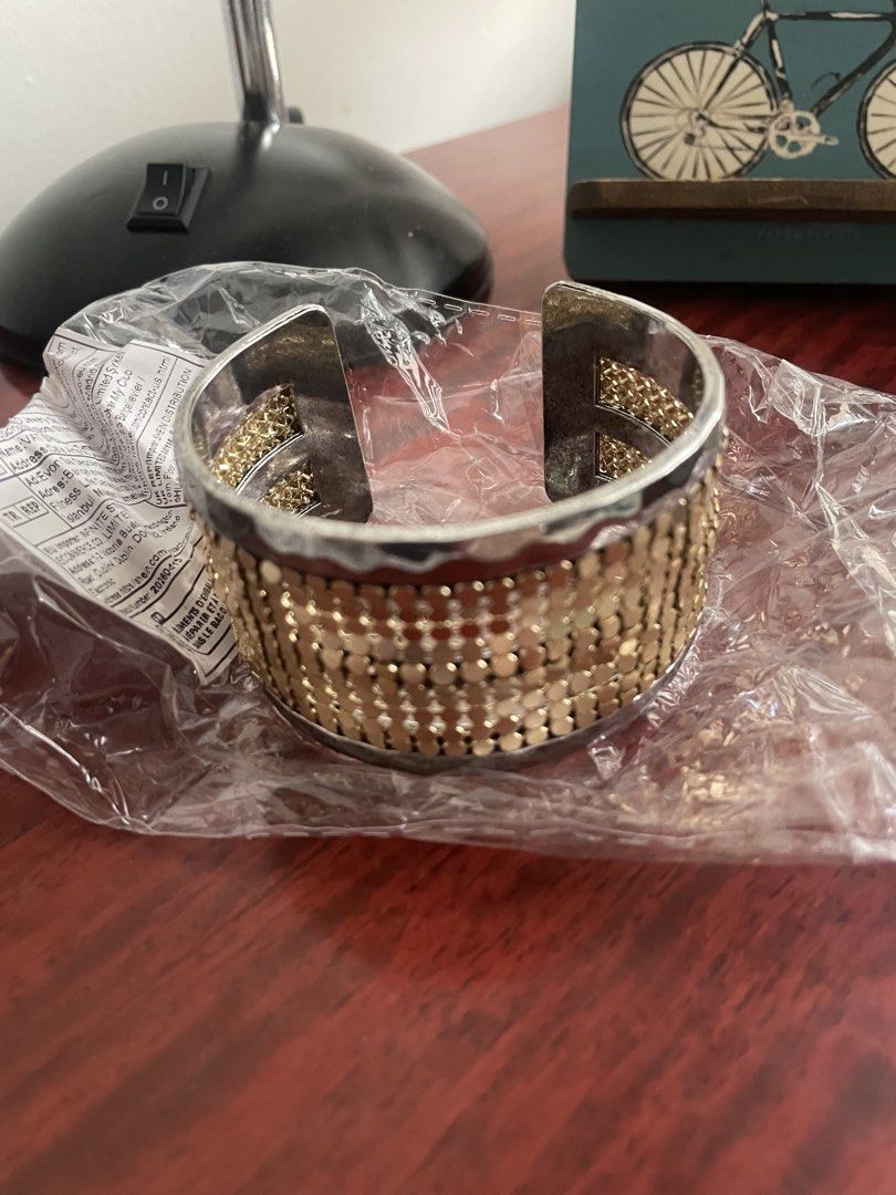 Two tone wide bangle (Category: Announcements) located in Las Pinas. Submitted by silvader (Listing ID 1470634887, Image 2). Description: Brand new Really nice in actual .