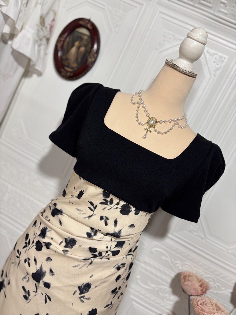 Two-tone Black and Cream Dress (Category: Dresses) located in San Jose. Submitted by vintagely_retro (Listing ID 1470650462, Image 2). Description: With lining | sidezip Measurements: Frame Small-Medium Bust 30-34” Waist 26-28” Length 44”.