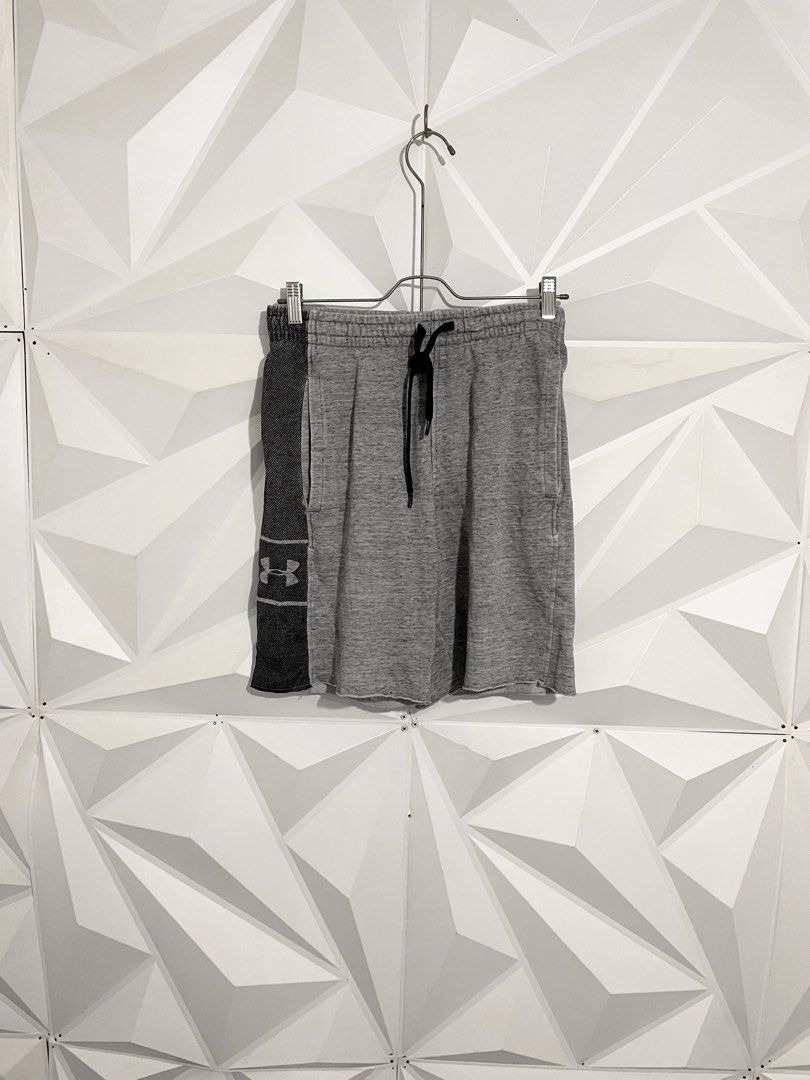 Under Armour HeatGear Grey Shorts (Category: Shorts) located in Cabuyao City. Submitted by ParadisethriftedPh (Listing ID 1470648374, Image 1). Description: Cr: 9.5/10 Dimensions Waist: 26-32 Lenght: 18.5 - Brand: Under Armour - Size: Small - Fit: Loose fit, lightweight HeatGear fabric - Color: Grey with contrast dark grey side panel and logo - Features: Black drawstring waist, side pockets, raw cut hem - Condition: Great for workouts or lounging