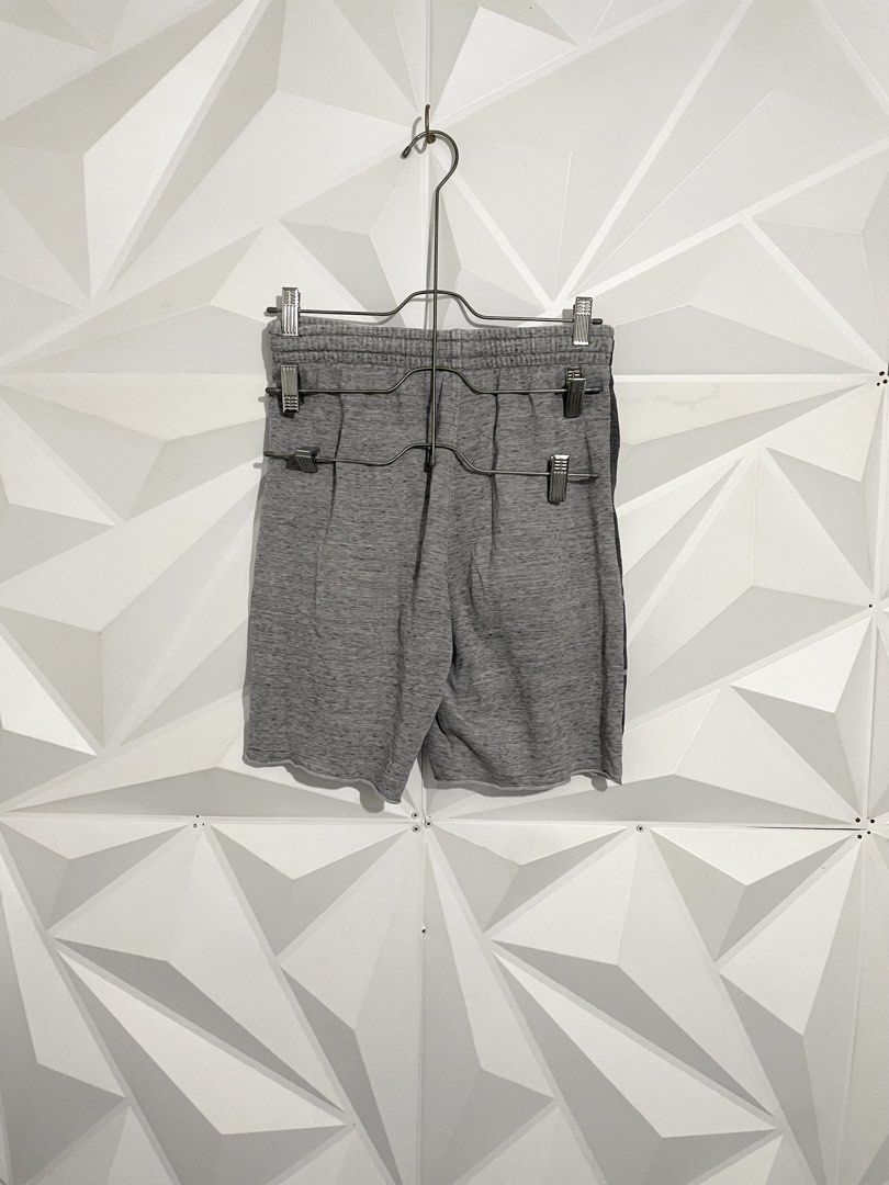 Under Armour HeatGear Grey Shorts (Category: Shorts) located in Cabuyao City. Submitted by ParadisethriftedPh (Listing ID 1470648374, Image 3). Description: Cr: 9.5/10 Dimensions Waist: 26-32 Lenght: 18.5 - Brand: Under Armour - Size: Small - Fit: Loose fit, lightweight HeatGear fabric - Color: Grey with contrast dark grey side panel and logo - Features: Black drawstring waist, side pockets, raw cut hem - Condition: Great for workouts or lounging