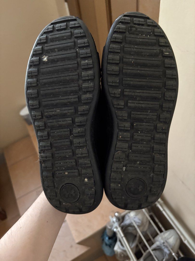 Under Armour Running Shoes (Category: Casual Shoes) located in Quezon City. Submitted by newdeer.0af166 (Listing ID 1470618791, Image 3). Description: size 7.5 condition: 9/10 walang damage need lang malinisan.