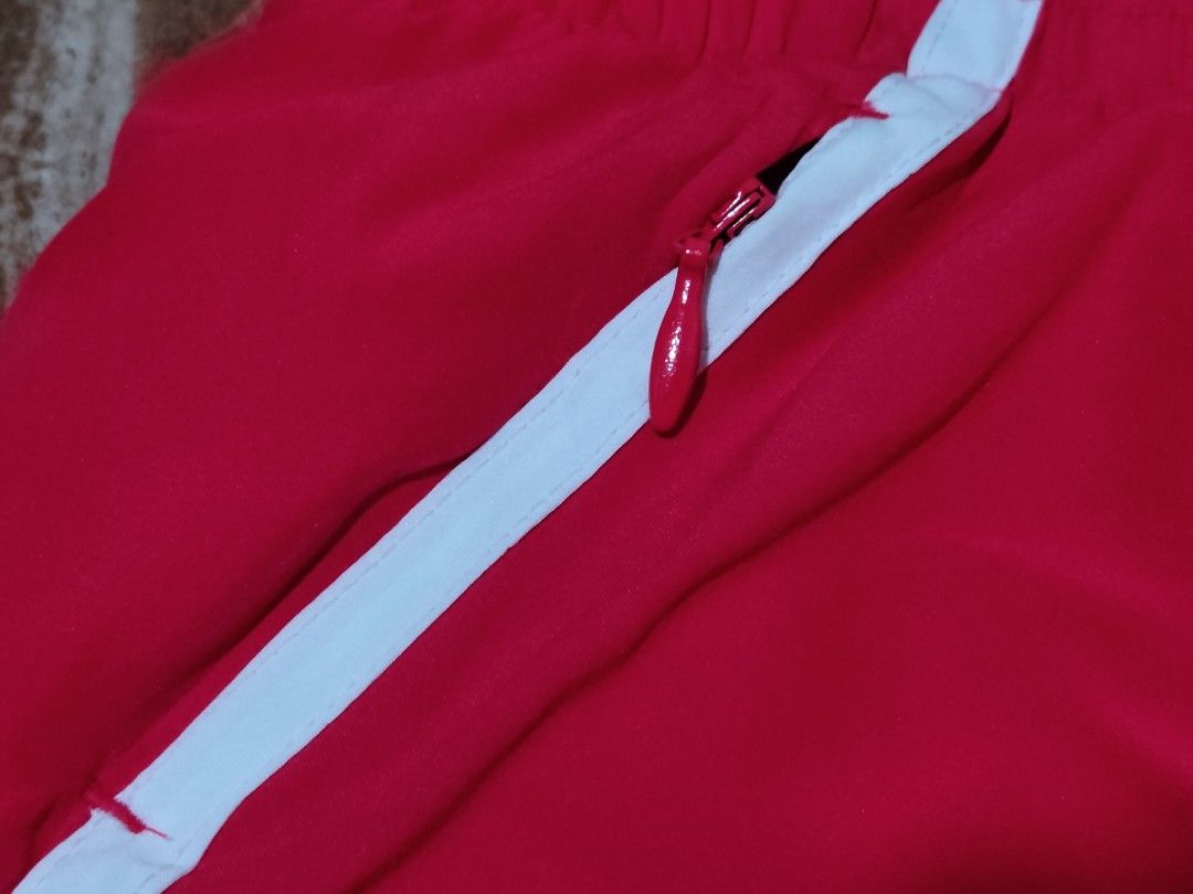 Under Armour Running Short (Category: Activewear) located in General Santos City (Dadiangas). Submitted by alfredanth42291 (Listing ID 1470610125, Image 3). Description: UNDER ARMOUR RUNNING SHORT watermelon red womens XL W: 37-44 L: 13 -w drawstring -w/ inner brief -100% polyester ✓✓excellent condition 250 #sports #gym #pickleball.