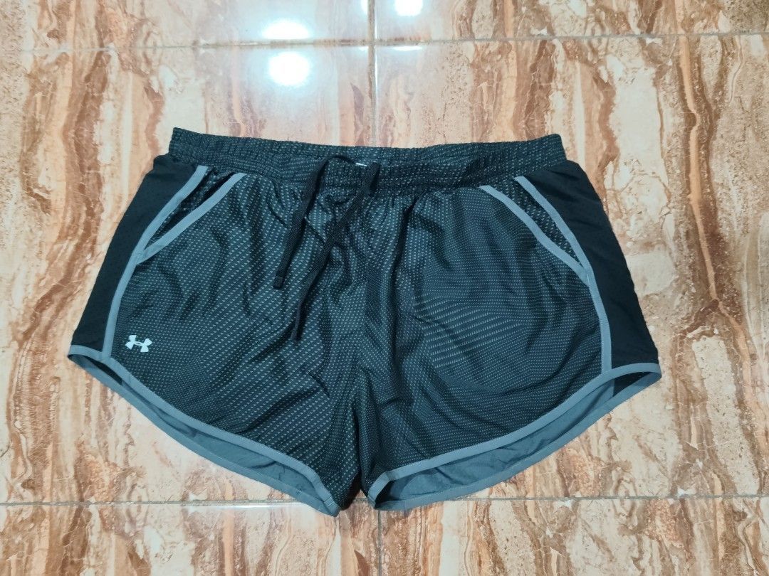 Under Armour Running Short (Category: Activewear) located in General Santos City (Dadiangas). Submitted by alfredanth42291 (Listing ID 1470623553, Image 1). Description: UNDER ARMOUR HEATGEAR SHORT black/grey womens XL W: 34-42 L: 11.5 -2 side pockets -w/ drawstring -w/ inner brief -w/ inner pocket -reflective logo ✓excellemt condition 250 #sports #running #pickleball #badminton #gym #volleyball #zumba.