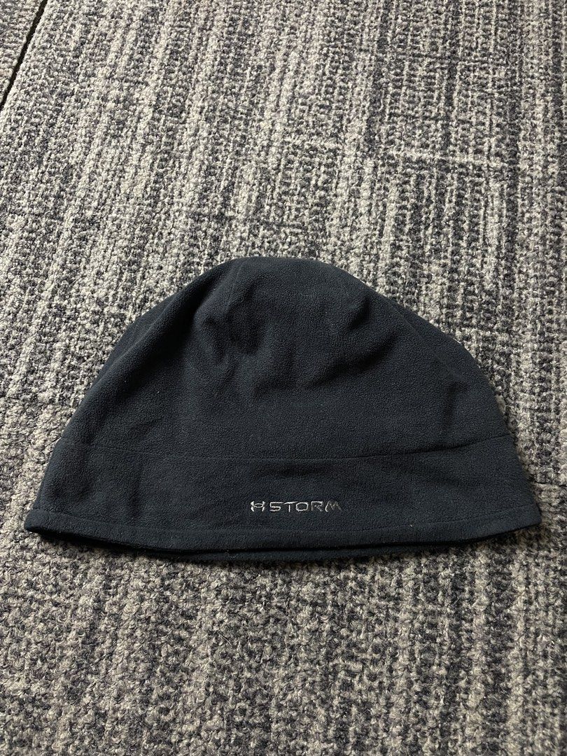 Under Armour Storm Fleece Beanie Black (Category: Caps & Hats) located in Manila. Submitted by rdtp2 (Listing ID 1470584746, Image 2). Description: - Brand: Under Armour - Color: Black - Material: Soft fleece fabric (blocks wind and holds warmth) - Details: Embroidered logo on front and Storm wordmark near hem - Size: Measures approx. 11 inches across (laid flat) - Condition: Great cold weather hat, inner tag has completely faded from use - Best 