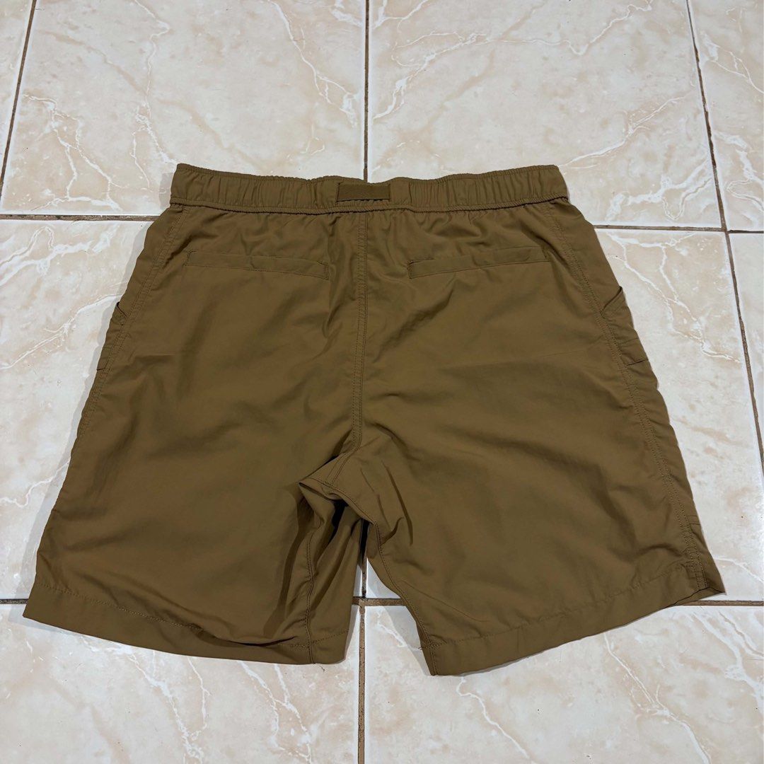 Uni Qlo Utility Short (Category: Shorts) located in Alubijid. Submitted by rstylthrft (Listing ID 1470596237, Image 2). Description: .