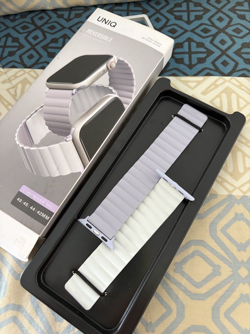 Uniq reversible magnetic silicone strap (Category: Bracelets) located in Makati City. Submitted by jaysales888 (Listing ID 1470597369, Image 1). Description: Original Uniq reversible magnetic silicone strap, for apple watch.