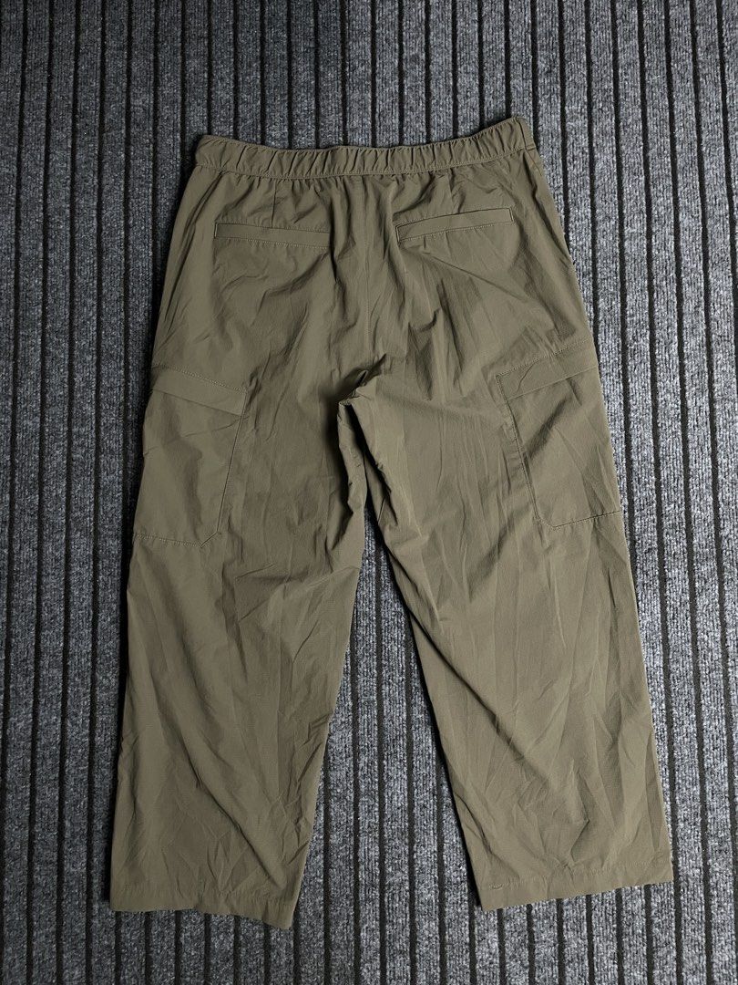 Uniqlo - 3D Cut Nylon Utility Pants (Category: Activewear) located in Puerto Princesa. Submitted by palawan.swagdealer (Listing ID 1470715115, Image 3). Description: Condition: Excellent Issue: None Measurements/Dimention: -Waist: 32 -Length: 35.5 -Thigh: 14 -Leg Openning/Hem: 9.