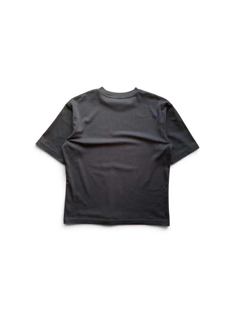 Uniqlo Airism Black Tee (Category: Tshirts & Polo Shirts ) located in Calamba. Submitted by tobs.thriftz (Listing ID 1470635794, Image 3). Description: Size M on Tag Dimes - 21.5 x 27.5 No Issue Excellent Condition Color Rate - 9/10 All items are 100% thrifted / pre-loved and may show normal signs of wear due to previous use and age. Please manage your expectations before purchasing. We do our best to disclose any noticeable flaws. Colors may var