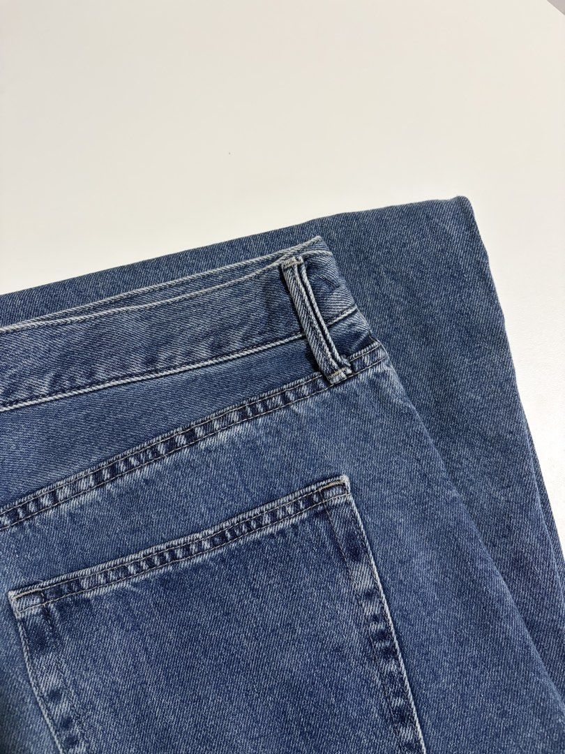 uniqlo baggy barrel jeans (Category: Jeans) located in Manila. Submitted by cheesetaiyaki (Listing ID 1470615565, Image 1). Description: - brand: Uniqlo - item: baggy barrel leg jeans - color: blue wash - size: waist 29.