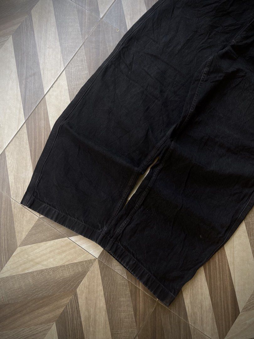 Uniqlo Black Baggy Jeans (Category: Jeans) located in Pagadian. Submitted by thrift.wrld (Listing ID 1470652247, Image 3). Description: ( Uniqlo Black Baggy Jeans ) Dimensions: • Waist: 34 • Length: 41 • Thigh: 15 • Hem: 10.5 Drop Prices: • Mine: 500 + ₱9O shipping fee (sf) Details: • 1O/1O Color rate • Flawless, As new condition with zero flaws • Need wash • Hard Denim.