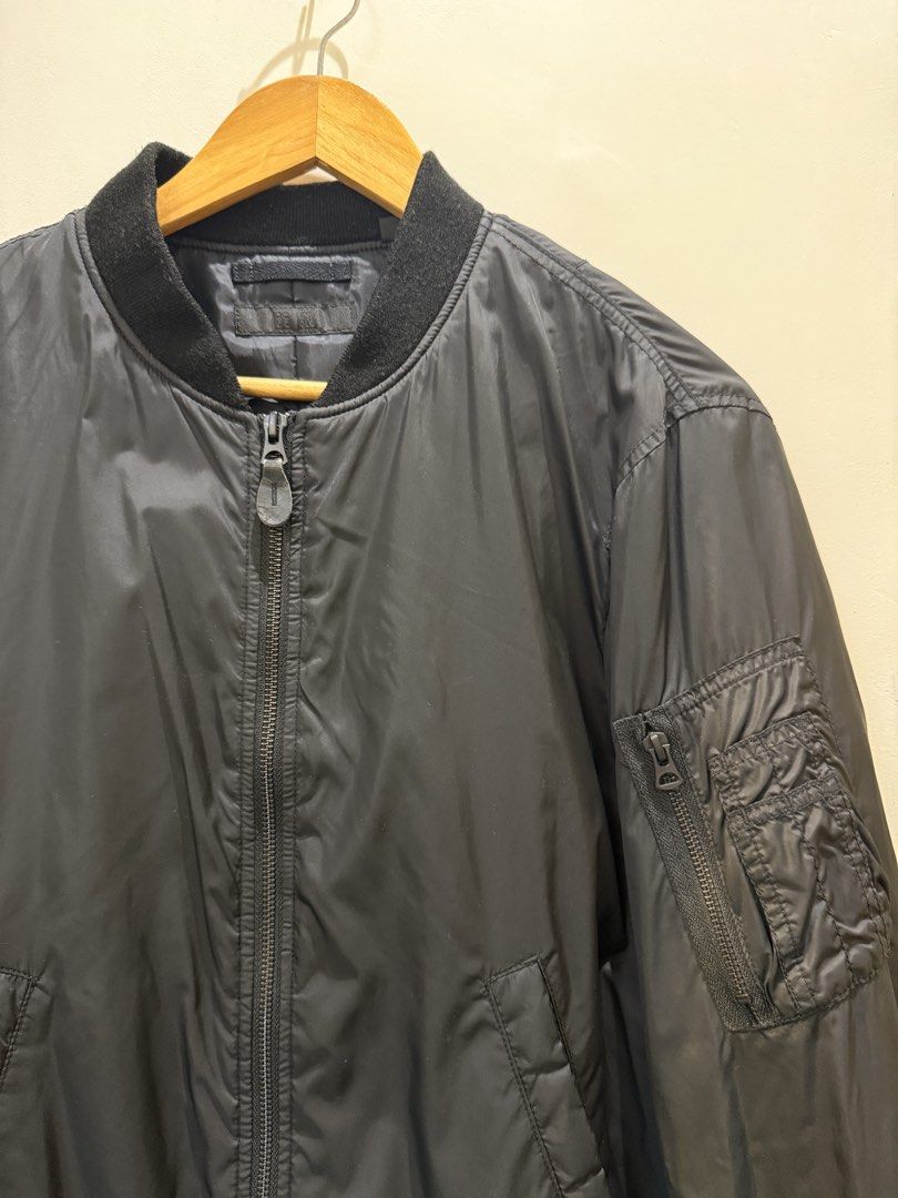 Uniqlo Black Bomber Jacket (Category: Coats, Jackets and Outerwear) located in Navotas City. Submitted by celinacupcupin (Listing ID 1470605227, Image 2). Description: - Brand: Uniqlo - Color: Classic Black - Style: Bomber jacket with zip-up front and utility pocket on left sleeve - Details: Ribbed collar, cuffs, and hem with warm quilted lining inside - Condition: Clean, great layering piece for cooler weather -no issue Like new Med on tag RFS: 