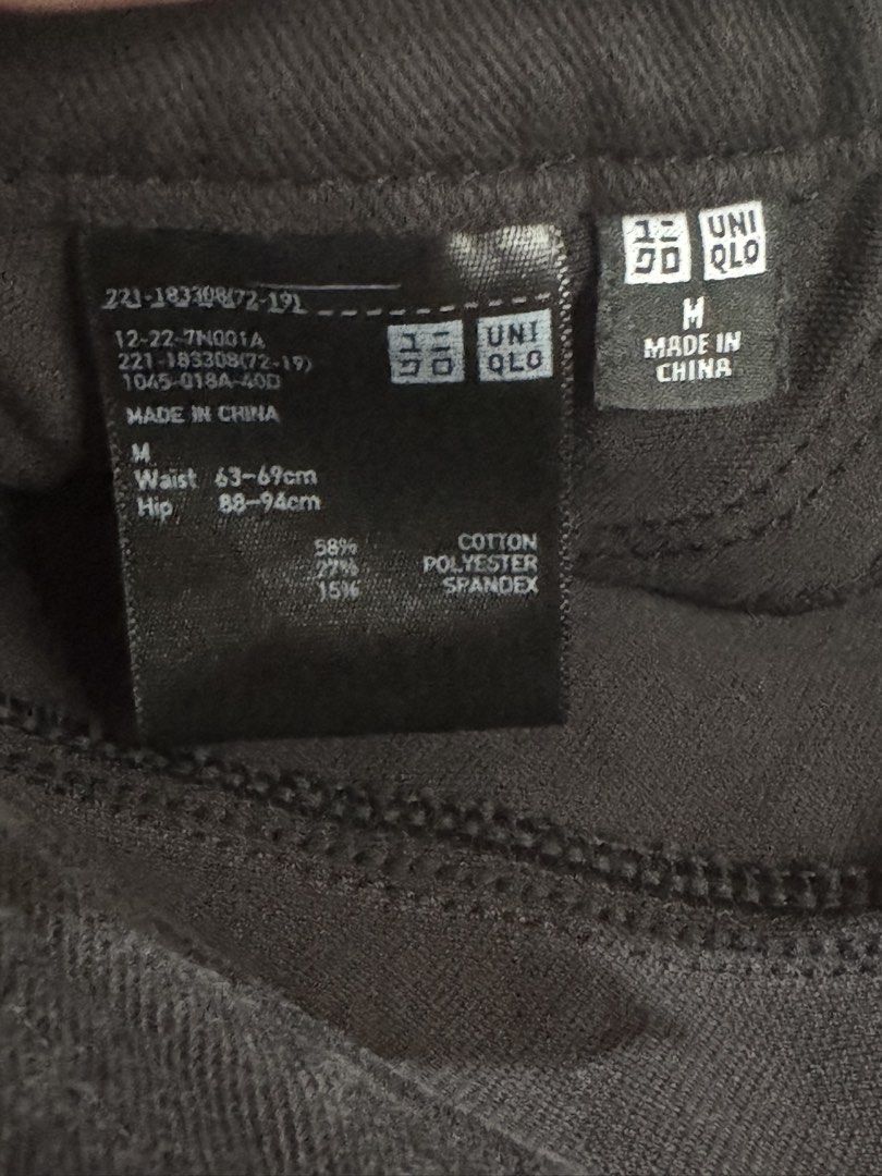 Uniqlo Black Leggings Pants (Category: Jeans) located in Pasig City. Submitted by kia.sell (Listing ID 1470653775, Image 3). Description: - Brand: Uniqlo (100% Authentic) - Style: Ultra stretch skinny cropped trousers / leggings pants - Color: Black (slightly faded) - Design Details: Highly stretchable fabric for maximum comfort, classic 4-pocket, front button and zipper fly closure, belt loops, and a flattering tapered cropped leg silhouette. - 