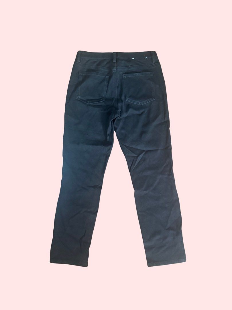 Uniqlo Black Leggings Pants (Category: Jeans) located in Pasig City. Submitted by kia.sell (Listing ID 1470653775, Image 2). Description: - Brand: Uniqlo (100% Authentic) - Style: Ultra stretch skinny cropped trousers / leggings pants - Color: Black (slightly faded) - Design Details: Highly stretchable fabric for maximum comfort, classic 4-pocket, front button and zipper fly closure, belt loops, and a flattering tapered cropped leg silhouette. - 