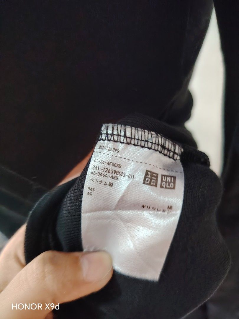 Uniqlo Black Turtleneck Long Sleeve (Category: Longsleeves) located in Mabalacat. Submitted by Jackikay.PreLoved (Listing ID 1470636599, Image 3). Description: - Brand: Uniqlo - Item: Black turtleneck long sleeve top - Size: S on tag - Material: 94% cotton, 6% spandex (Made in Vietnam) - Features: Ribbed fabric texture, fitted style - Condition: Excellent basic piece for layering or everyday wear.