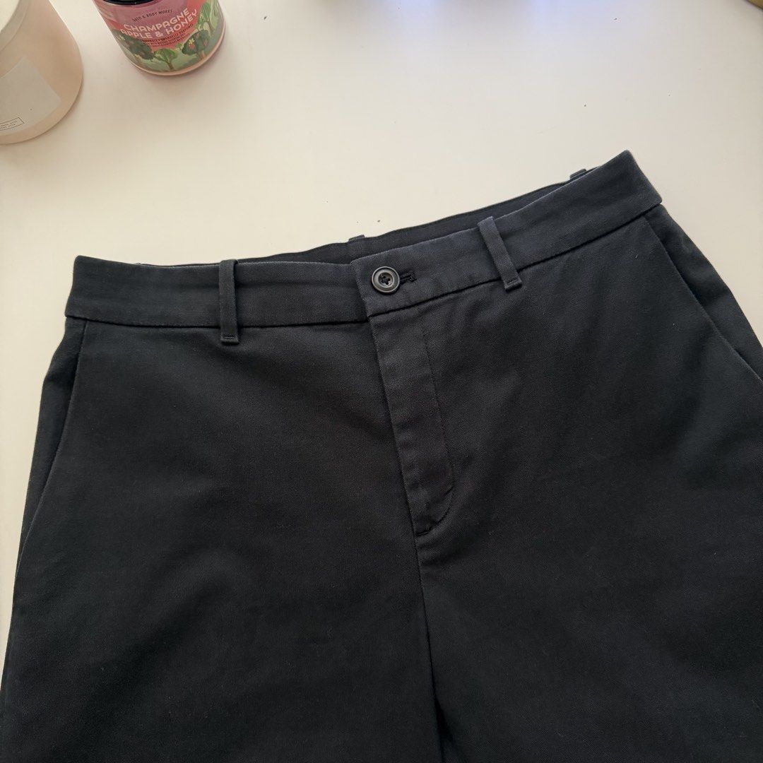 Uniqlo Black Wide Leg Pants (Category: Jeans) located in Las Pinas. Submitted by frances.finds (Listing ID 1470624812, Image 2). Description: - LAST PRICE - can fit up to size 29 - no photo when worn.