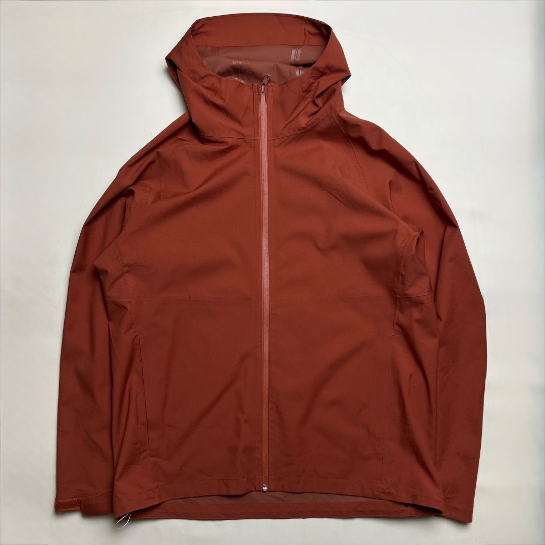 Uniqlo Blocktech Jacket Rust Orange XL (Category: Coats, Jackets and Outerwear) located in Caloocan City. Submitted by achilles_grails (Listing ID 1470565290, Image 1). Description: - Brand: Uniqlo BLOCKTECH - Color: Rich rust orange - Size: XL (Fits chest 104-112cm, height 175-185cm) - Material: 100% polyester (with 50% recycled polyester fiber) - Features: Waterproof, windproof, attached hood, full front zip, and adjustable drawcords - Construc