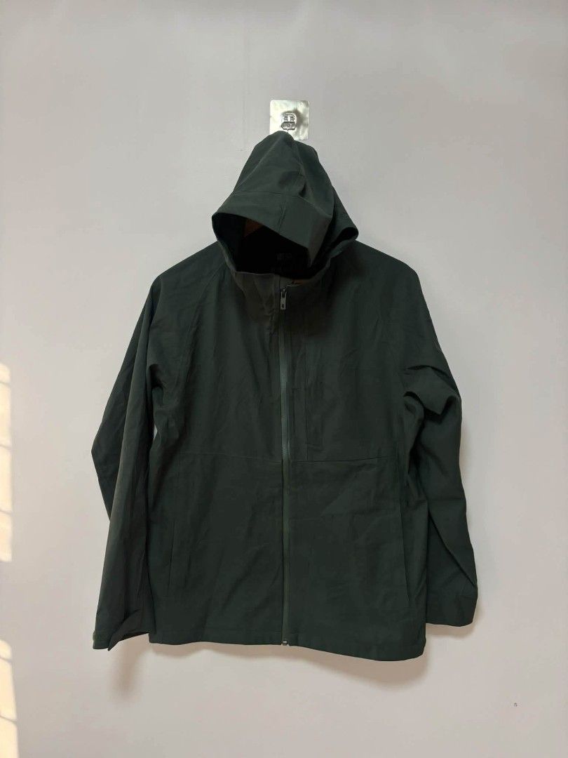 Uniqlo Blocktech Parka Dark Green (Category: Coats, Jackets and Outerwear) located in Mabalacat. Submitted by cjpacleb (Listing ID 1470576728, Image 2). Description: - Brand: Uniqlo - Color: Dark green - Style: Hooded parka with full zip front - Material: Waterproof / water-resistant - Pockets: Convenient chest and side pockets - Condition: Clean inside and out - Ideal for: Rainy days and outdoor activities.
