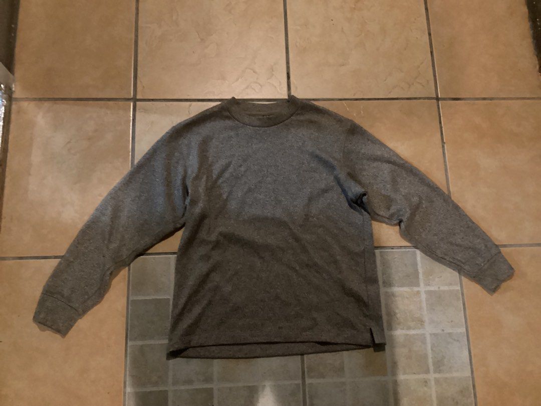 Uniqlo brown knit sweater (Category: Coats, Jackets and Outerwear) located in Manila. Submitted by jellythrift.ph (Listing ID 1470720415, Image 1). Description: .