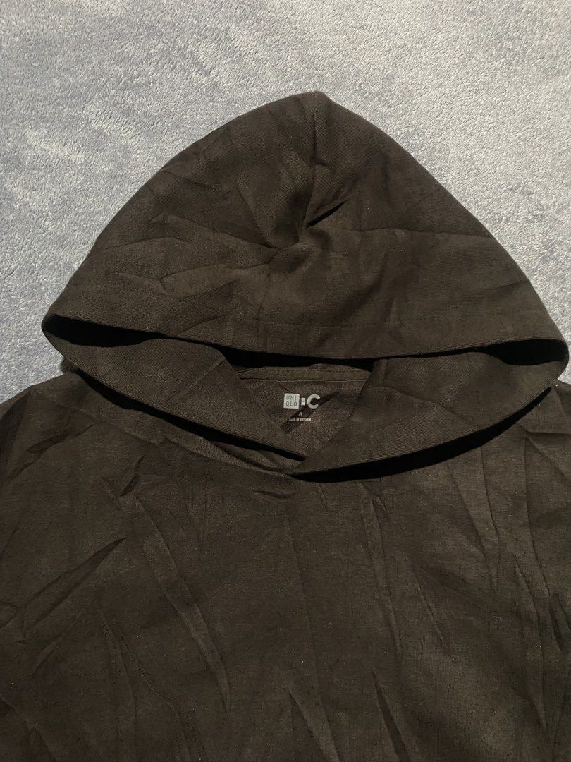 Uniqlo C Hoodie (Category: Coats, Jackets and Outerwear) located in Bacolod City. Submitted by d_archives (Listing ID 1470680837, Image 2). Description: Uniqlo C Hoodie Medium On Tag Near New Condition 10/10 Color Rate No Issue.