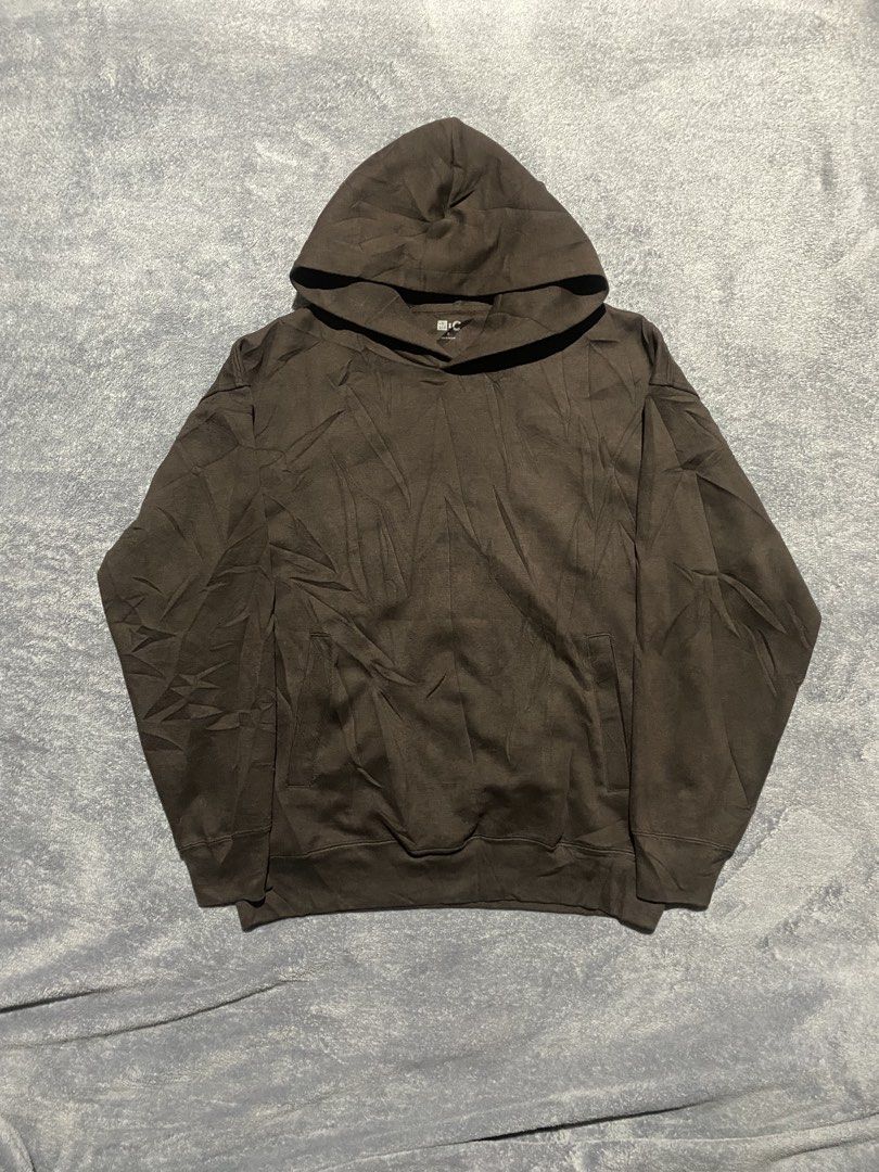 Uniqlo C Hoodie (Category: Coats, Jackets and Outerwear) located in Bacolod City. Submitted by d_archives (Listing ID 1470680837, Image 1). Description: Uniqlo C Hoodie Medium On Tag Near New Condition 10/10 Color Rate No Issue.