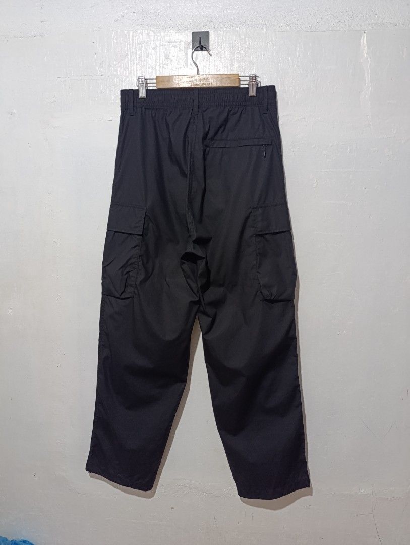 Uniqlo C wide fit cargo pants (Category: Trousers) located in Bulacan. Submitted by frederickg80292 (Listing ID 1470673449, Image 3). Description: UNIQLO: C WIDE FIT CARGO PANTS - COLOR BLACK 📌 SIZE SMALL ON TAG 28-30 WAIST 40.5 LENGTH ADJUSTABLE HEM STRING GOOD AS NEW CONDITION 10/10 COLOR RATE NO ISSUE 👌 880 + SF ONLY 💸 LOCATION SJDM BULACAN.