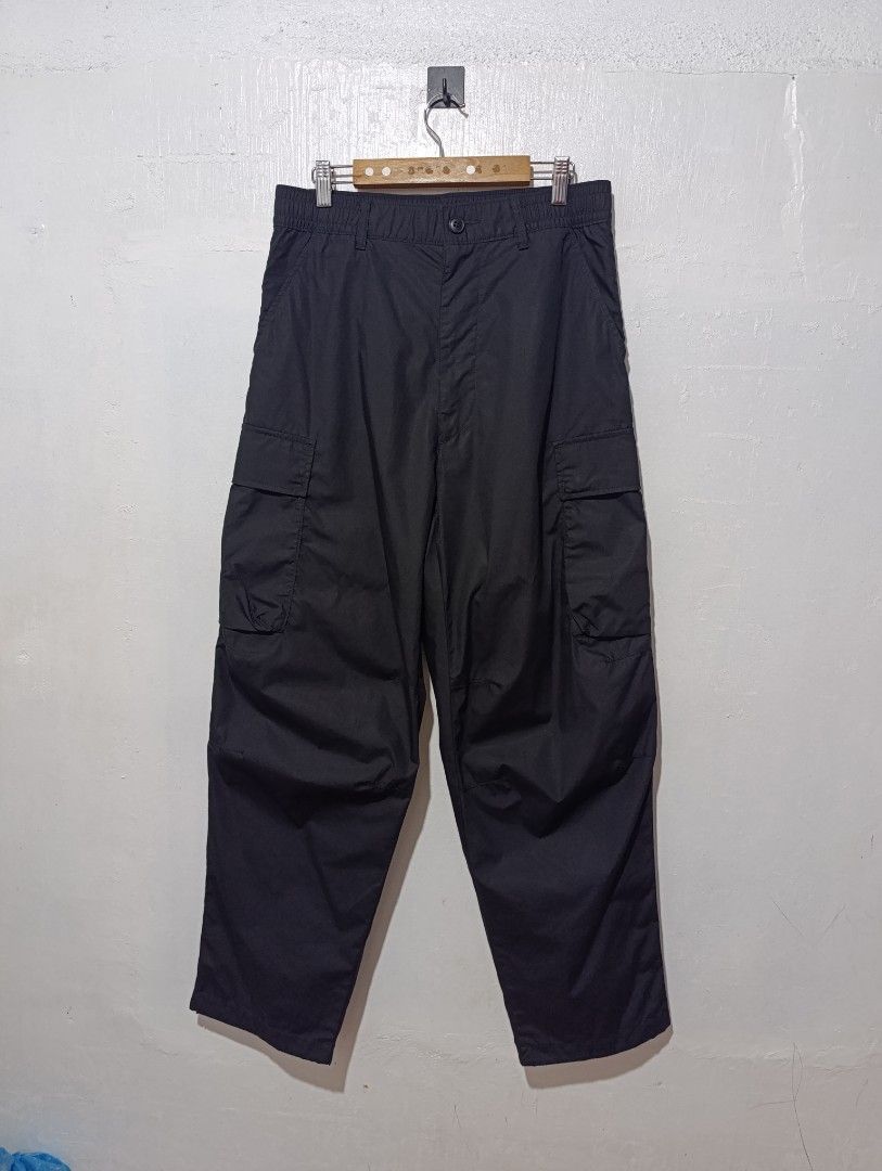 Uniqlo C wide fit cargo pants (Category: Trousers) located in Bulacan. Submitted by frederickg80292 (Listing ID 1470673449, Image 2). Description: UNIQLO: C WIDE FIT CARGO PANTS - COLOR BLACK 📌 SIZE SMALL ON TAG 28-30 WAIST 40.5 LENGTH ADJUSTABLE HEM STRING GOOD AS NEW CONDITION 10/10 COLOR RATE NO ISSUE 👌 880 + SF ONLY 💸 LOCATION SJDM BULACAN.