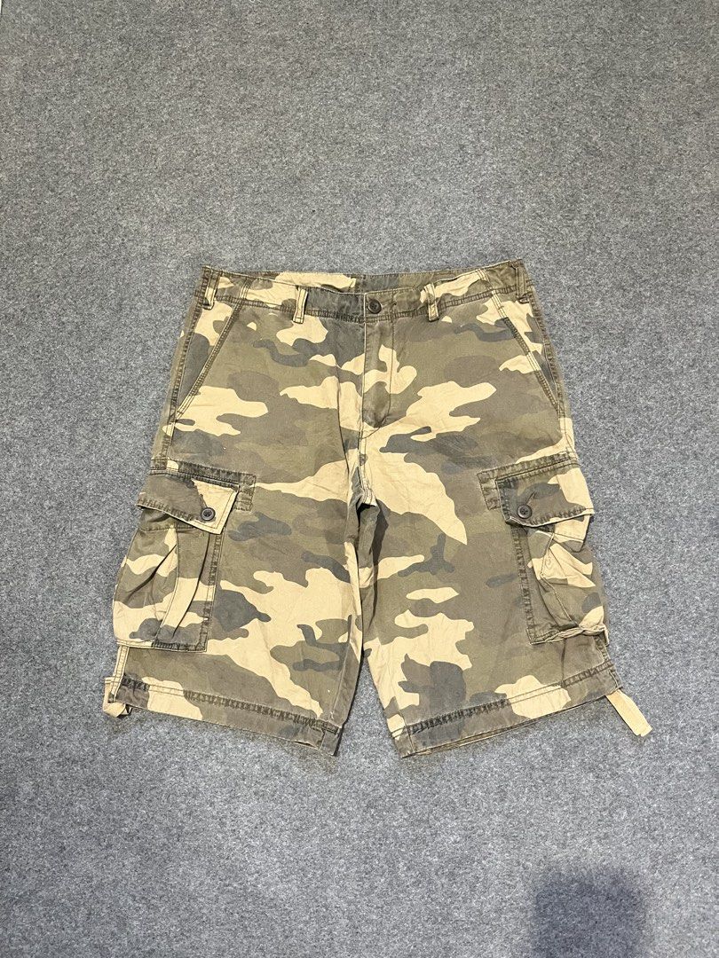 Uniqlo camouflage cargo short (Category: Shorts) located in Lapu Lapu. Submitted by jhonrener41426 (Listing ID 1470613765, Image 1). Description: Size 34 Length-22 Leg opening-11 Excellent condition Color rate 9.5/10 Authentic Issue none .