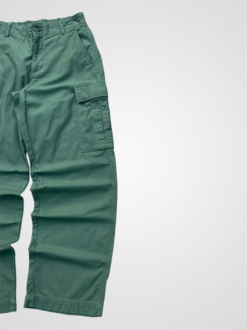 Uniqlo Cargo baggy (Category: Jeans) located in Bauang. Submitted by thriftydetrese (Listing ID 1470669429, Image 3). Description: Uniqlo Baggy Cargo Pants Sage Green W- 30 L- 39 H- 9 No issue Brand new Condition .