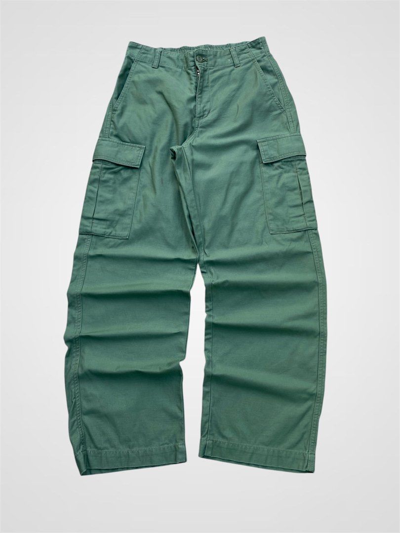 Uniqlo Cargo baggy (Category: Jeans) located in Bauang. Submitted by thriftydetrese (Listing ID 1470669429, Image 1). Description: Uniqlo Baggy Cargo Pants Sage Green W- 30 L- 39 H- 9 No issue Brand new Condition .