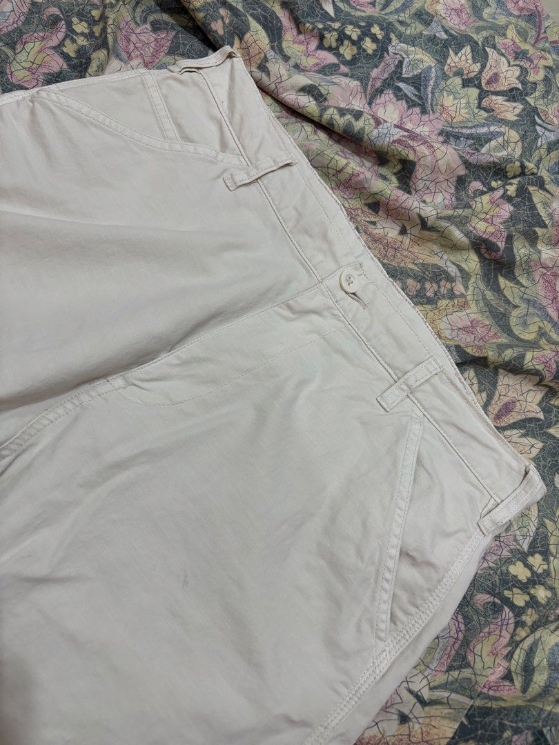 Uniqlo Carpenter Pants (Category: Trousers) located in Iligan City. Submitted by thrift4dayz (Listing ID 1470659151, Image 2). Description: Size: Medium - 32” In excellent condition .