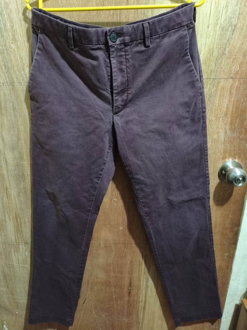 Uniqlo Chino Pants (Category: Chinos) located in Caloocan City. Submitted by zenfire.f398ed (Listing ID 1470701856, Image 2). Description: For sale!!! Uniqlo Chino Pants 3 for Php 1000! fit for 31-32 Waistlines. 9/10 good condition - Bordeaux - Light Beige - Brown PM...