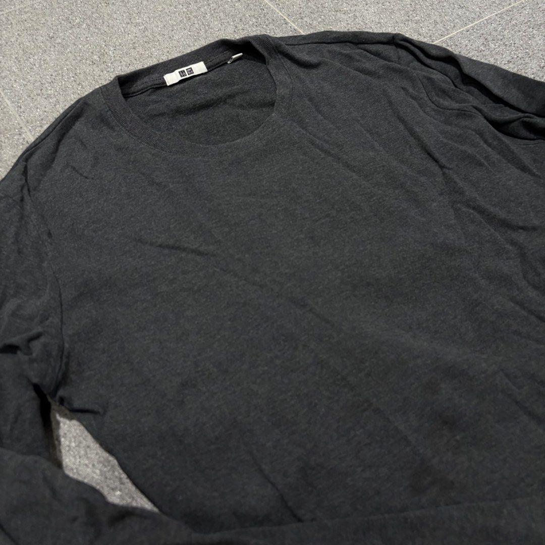 Uniqlo Dark Grey Sweatshirt Longsleeves (Category: Hoodies) located in San Fernando. Submitted by louluntian (Listing ID 1470657342, Image 2). Description: 𝐂𝐨𝐧𝐝𝐢𝐭𝐢𝐨𝐧: Needs washing | No issues 𝐋𝐨𝐜𝐚𝐭𝐢𝐨𝐧: Pampanga 𝐌𝐎𝐏: GCASH Only 𝐂𝐨𝐮𝐫𝐢𝐞𝐫: Lalamove | J&T Express (Shipping fee c/o buyer) .