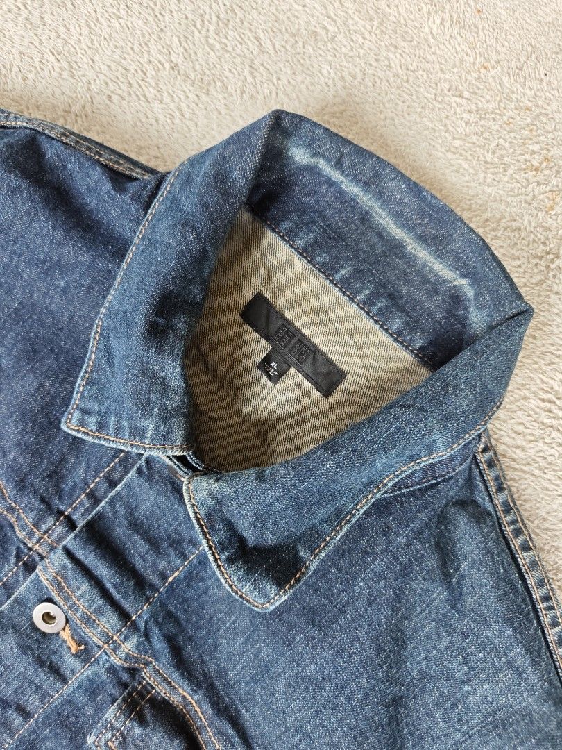 Uniqlo Denim Trucker Jacket (Category: Coats, Jackets and Outerwear) located in Midsayap. Submitted by indigoventure (Listing ID 1470616194, Image 2). Description: Uniqlo Denim Jacket 📏 𝙎𝙞𝙯𝙚: Medium (M on tag) 📐 𝘿𝙞𝙢𝙚𝙣𝙨𝙞𝙤𝙣: ➤ Width — 22 ➤ Length — 26 🎨 𝘾𝙤𝙡𝙤𝙧 𝙍𝙖𝙩𝙚: 9/10 ✨ 🛠️ 𝙄𝙨𝙨𝙪𝙚: None ✅ 💸 𝙋𝙧𝙞𝙘𝙚: ₱1200 🚚 𝘾𝙤𝙪𝙧𝙞𝙚𝙧: J&T Express 📍 𝙇𝙤𝙘𝙖𝙩𝙞𝙤𝙣: Mindanao, Midsayap North Cotabato ⚠️ Buyer shoulders the s