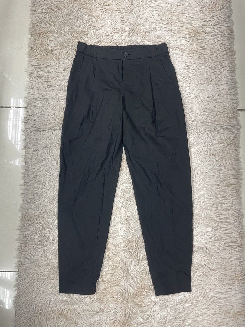Uniqlo EZY Jogger Pants (Category: Other Bottoms) located in Mexico. Submitted by addyshane78413 (Listing ID 1470668216, Image 3). Description: Uniqlo EZY Jogger Pants Small on tag Color: black W:28 L: 36 MOP: Gcash ✅ Mine Now, Pay Now ✅ First to Pay, Gets the Item ❌No rush shipping 📍 PAMPANGA Courier: JnT 🚚🚚 PM 💌💌 .