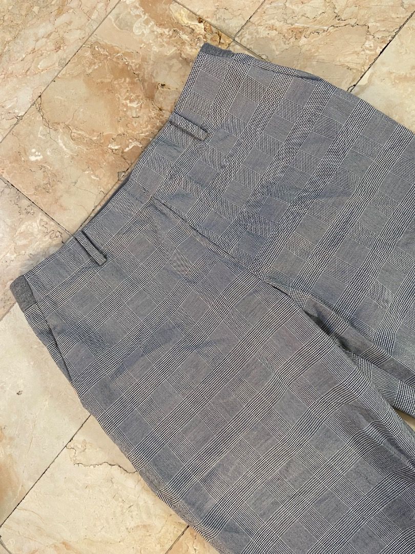 Uniqlo Ezy Smart Style Ankle Pants Large (Category: Other Bottoms) located in Paranaque City. Submitted by sengloveima (Listing ID 1470685375, Image 3). Description: - Brand: Uniqlo - Item: Smart Style Ankle Pants - Pattern/Color: Grey Plaid - Size: L (Waist: 69-75cm, Hip: 94-100cm) - Material: Poly-rayon blend with stretch waistband - Style: Easy pull-on style with a structured fit, great for work or casual days.