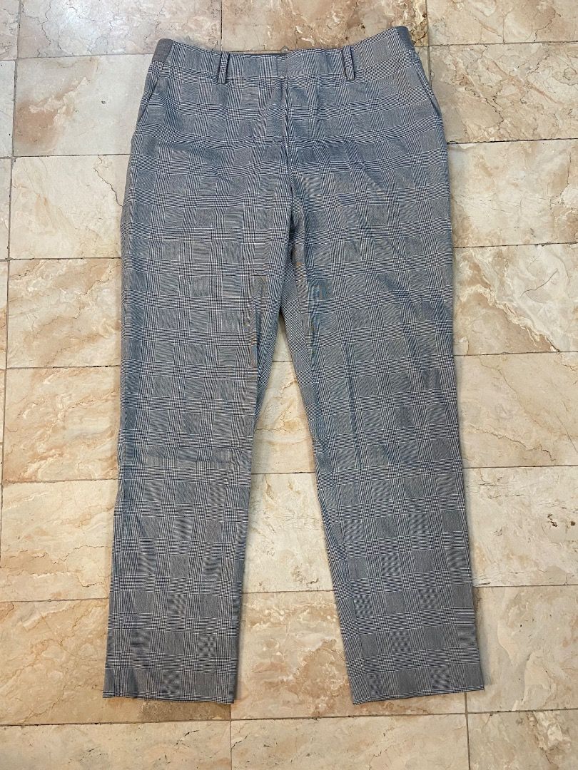 Uniqlo Ezy Smart Style Ankle Pants Large (Category: Other Bottoms) located in Paranaque City. Submitted by sengloveima (Listing ID 1470685375, Image 2). Description: - Brand: Uniqlo - Item: Smart Style Ankle Pants - Pattern/Color: Grey Plaid - Size: L (Waist: 69-75cm, Hip: 94-100cm) - Material: Poly-rayon blend with stretch waistband - Style: Easy pull-on style with a structured fit, great for work or casual days.