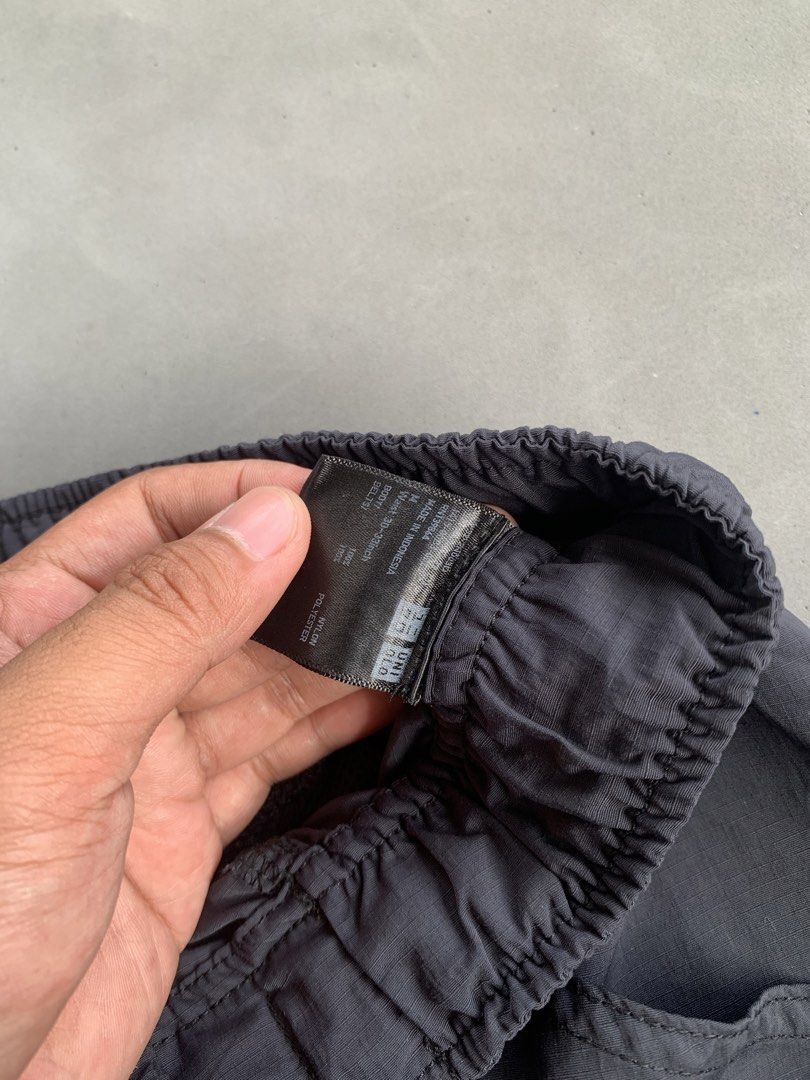 Uniqlo Geared Utility Shorts (Category: Shorts) located in Malinao. Submitted by nhlcrza (Listing ID 1470623839, Image 2). Description: .